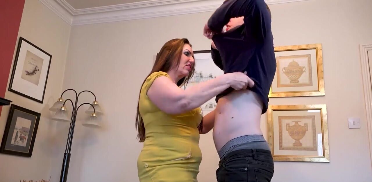 Big cock slides into a mature pussy with no shame at all