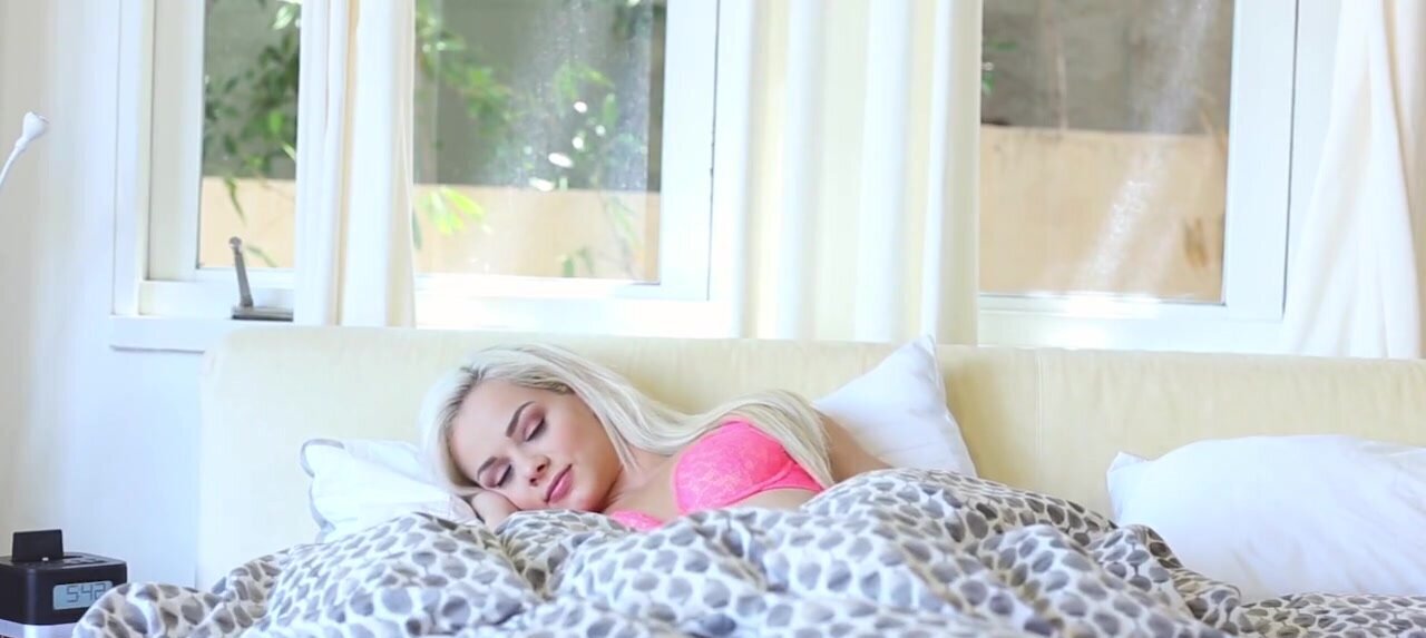Elsa Jean is going to get blasted with no shame at all