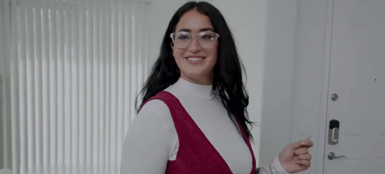 Curviest babysitter ever deserves to get fucked silly
