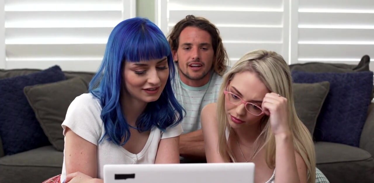 Stepsister joins the fun in a threesome with casual fucking