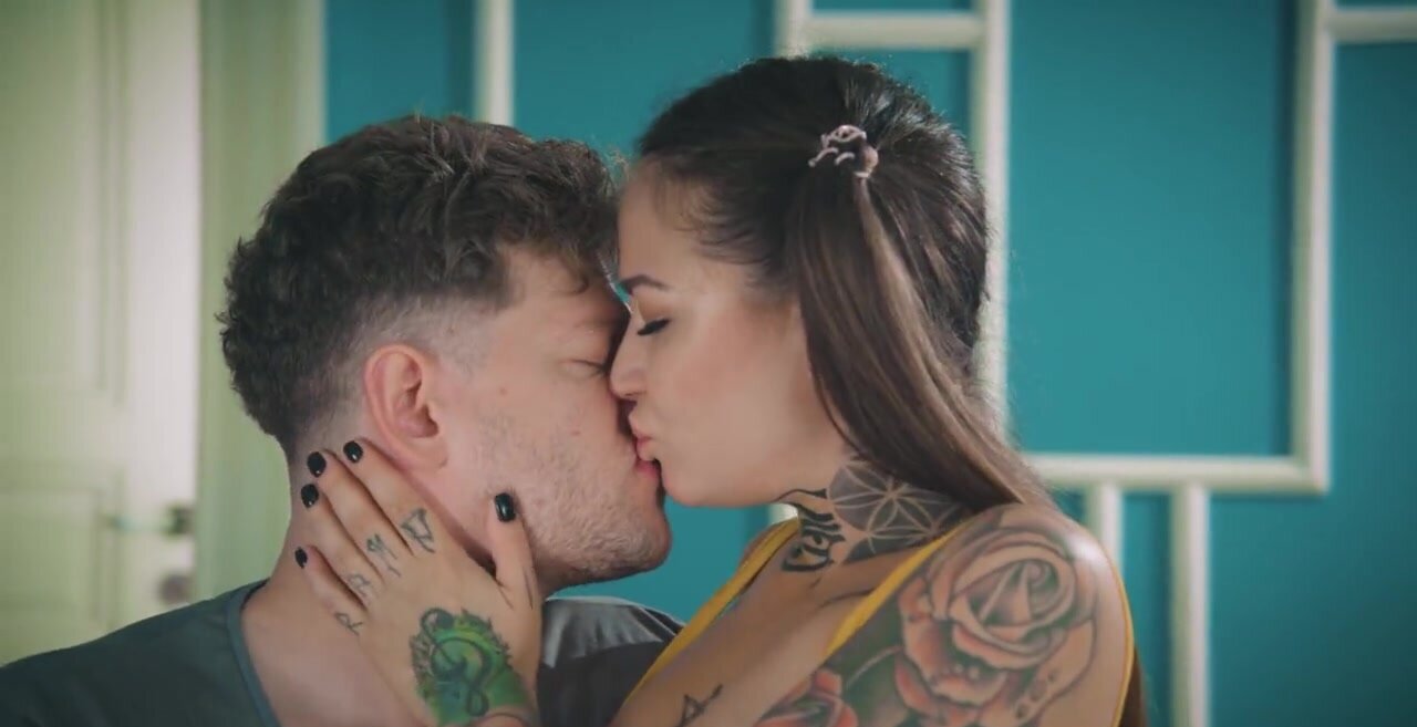Inked girl with an edgy look gets rammed in a hot way
