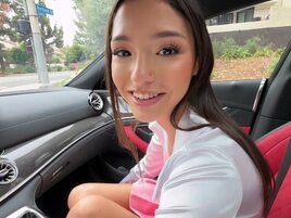 Showing off her body before tasting his dick in a car