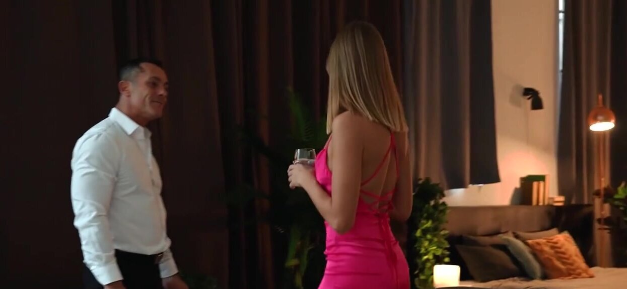 Beautiful babe comes over to seduce her new neighbor