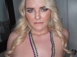 Curvy blonde bombshell in green lingerie fucks her bull's BBC