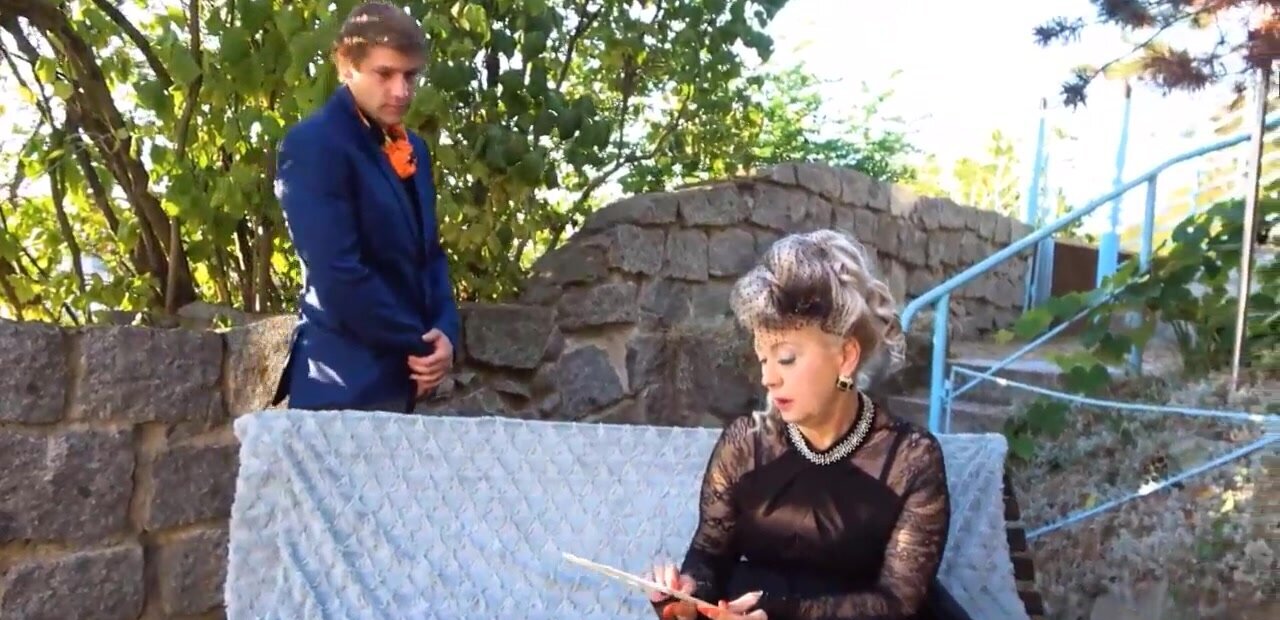 Younger servant serving his dick to her aged pussy