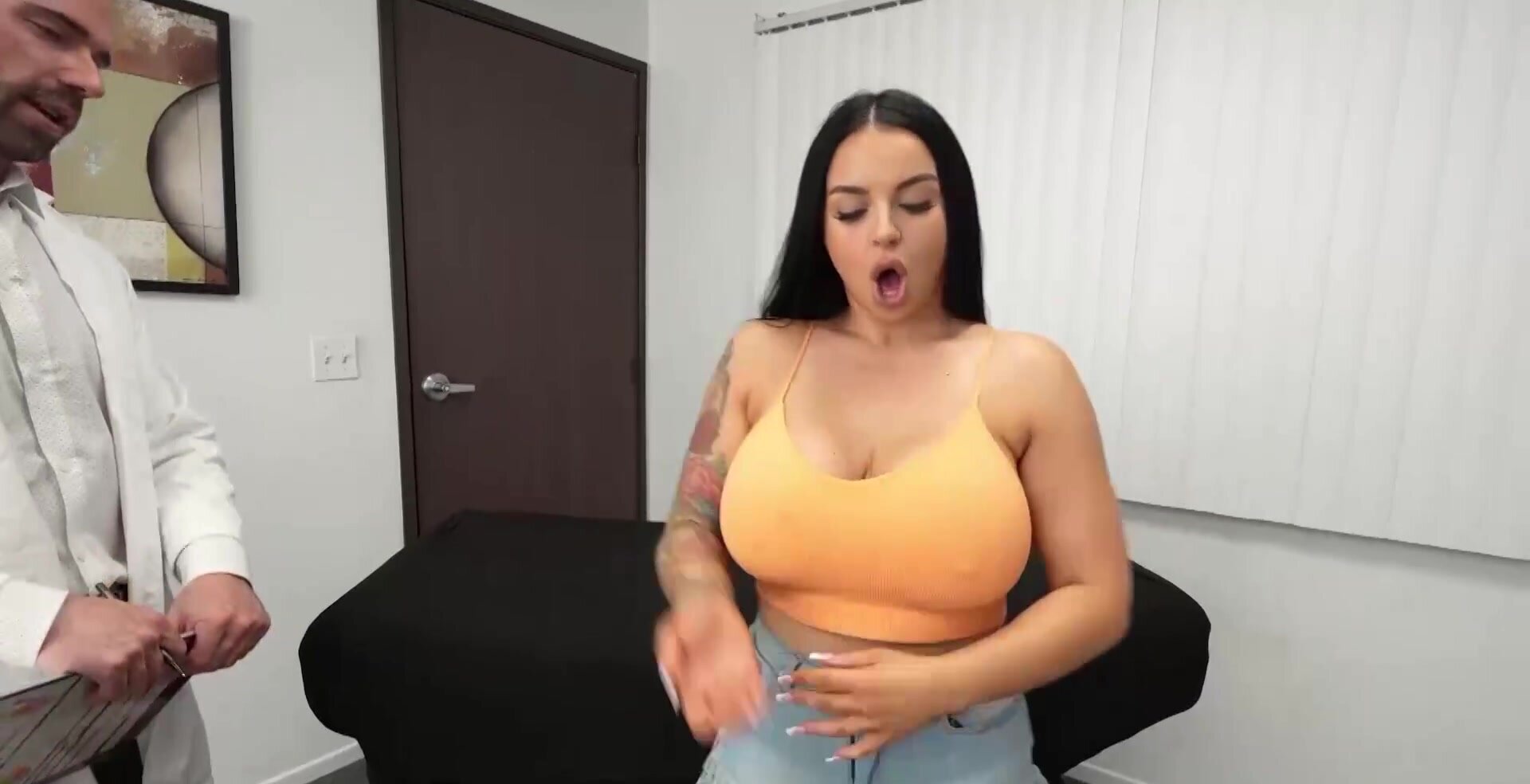 Doc Holliday porn video – Super thick brunette Payton goes to the creampie doc