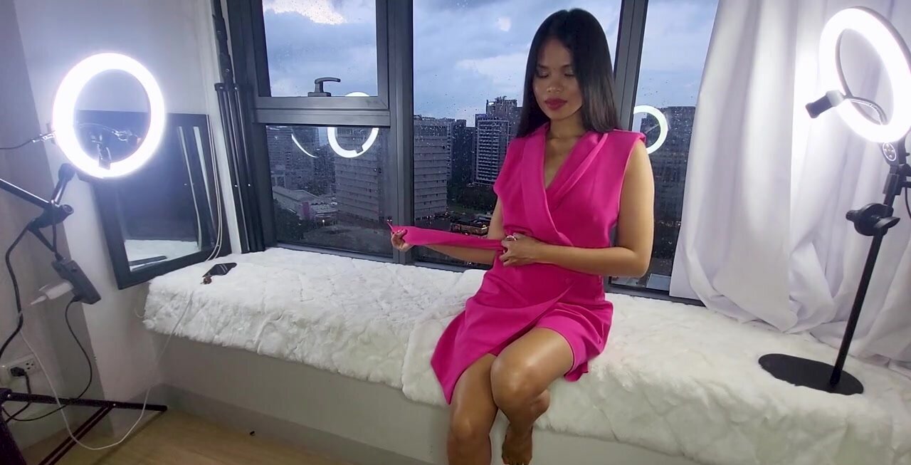 I rotate and fuck this Filipina pussy on my thick dick