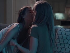 Lesbian babe Karla Kush falls for Jill Kassidy's cunt