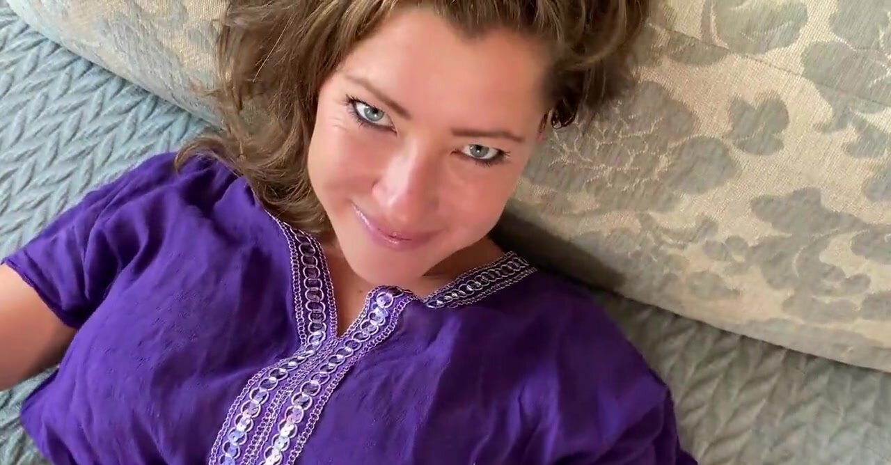 Horny MILF begs for a good old dick treatment in her twat