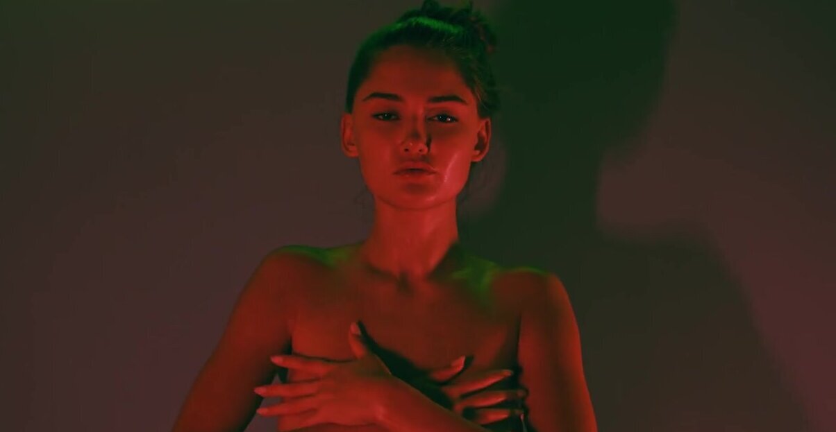 Sonya Blaze shows her cleavage and hot oily boobies