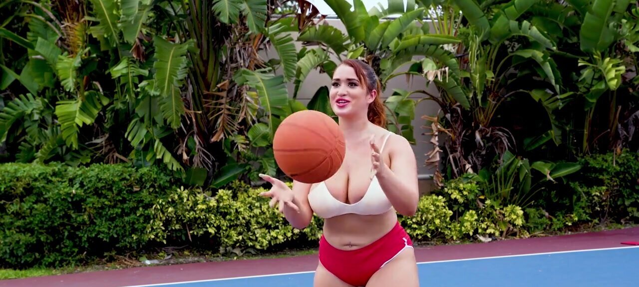 Horny girl with crazy curves gets screwed by a huge peen