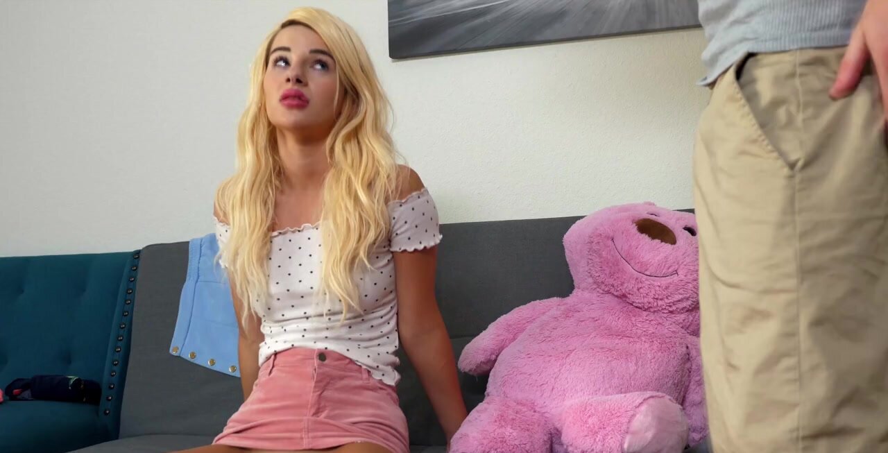 Chloe Temple decides to seduce a stepdad in a cute way