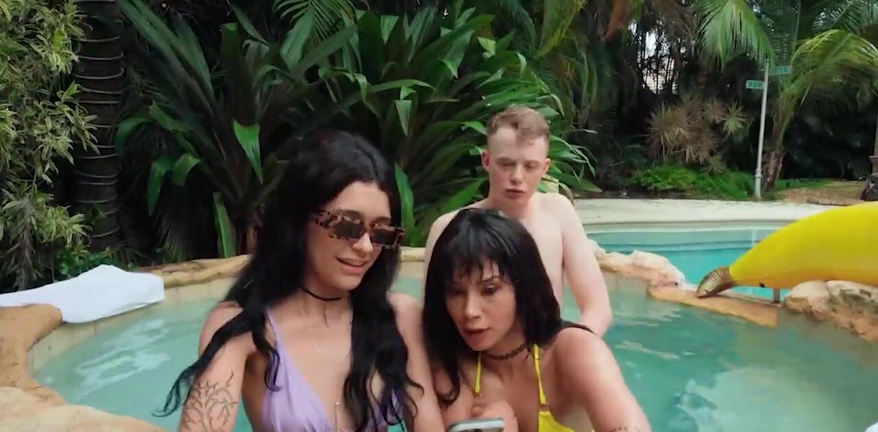Ari Alectra fucking a geeky dude in a sneaky porn movie