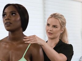 Masseuse cannot get enough of her ebony client's cunt