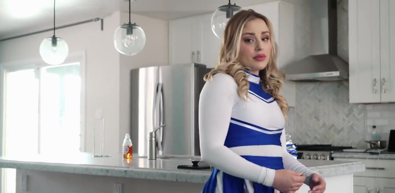 Cheerleader baddie getting her wet vagina punished