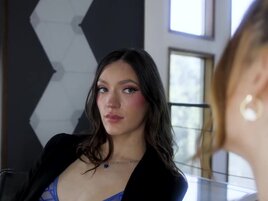 Horny babe Isabella Nice is getting a mouth full of cunt