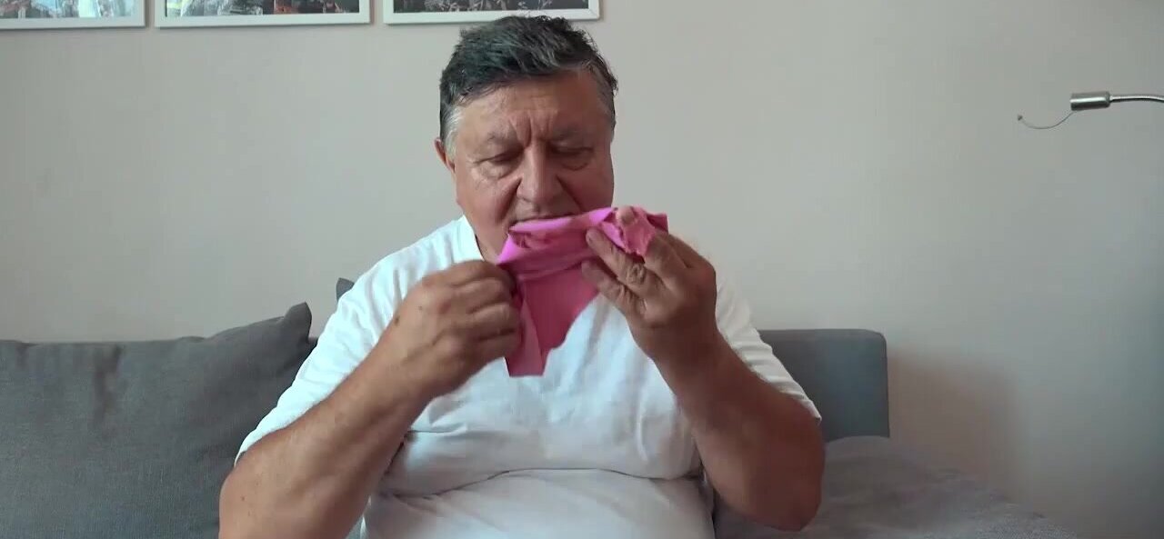 Dude sniffs a teen