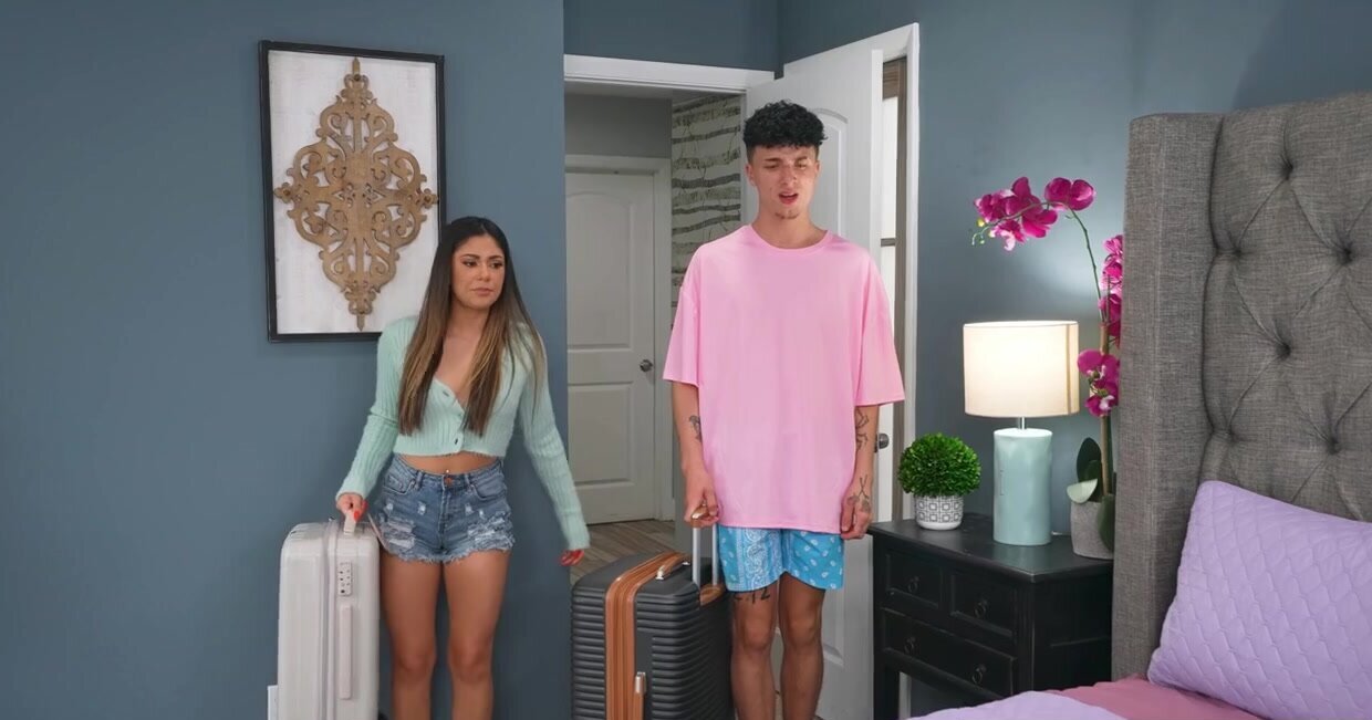 Xxlayna Marie serving her stepbrother in a fetish vid