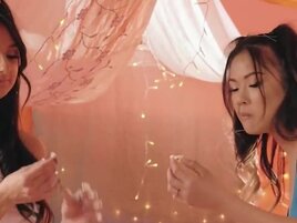 Eliza Ibarra and Lulu Chu eating out and fingering