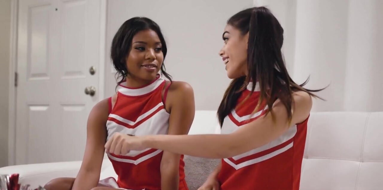 Nia Nacci and Harmony Wonder go wild on each other
