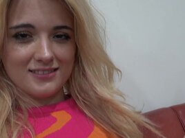 Natural hottie gets fingered and hen fucked in POV
