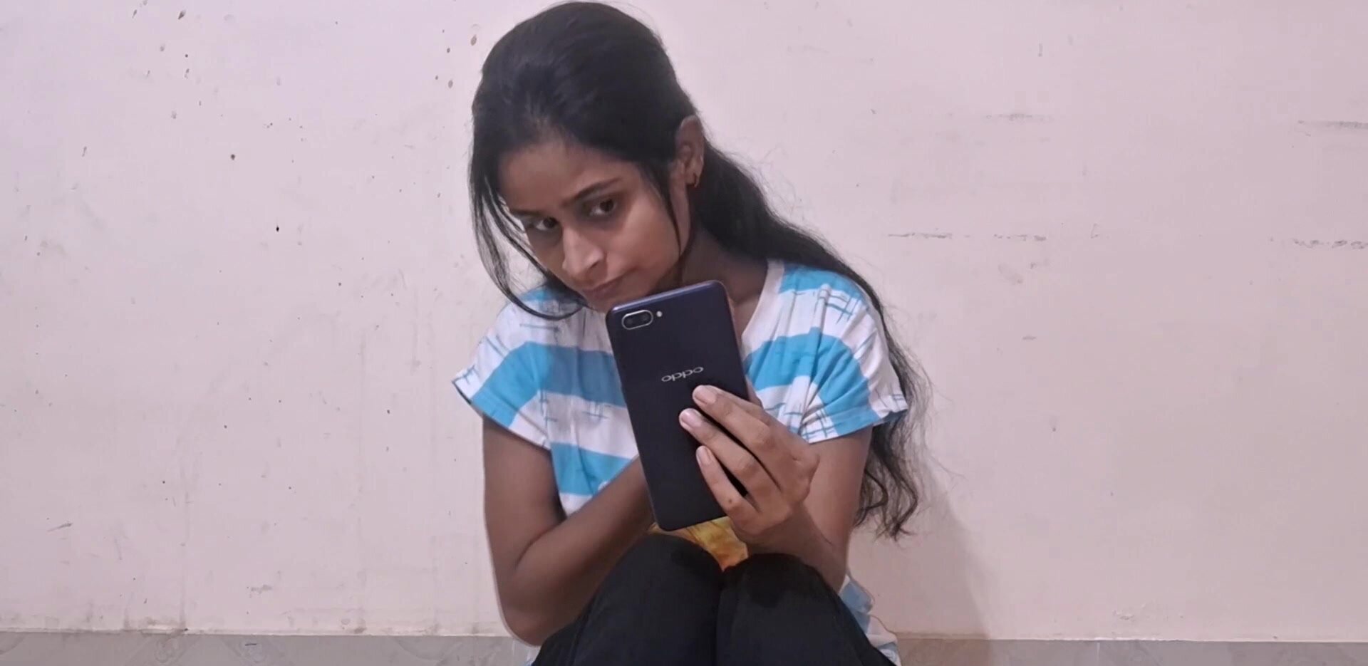 Indian girl with a petite body making a sex tape