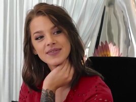 Hot-ass Evelin Stone joins a deviant threesome