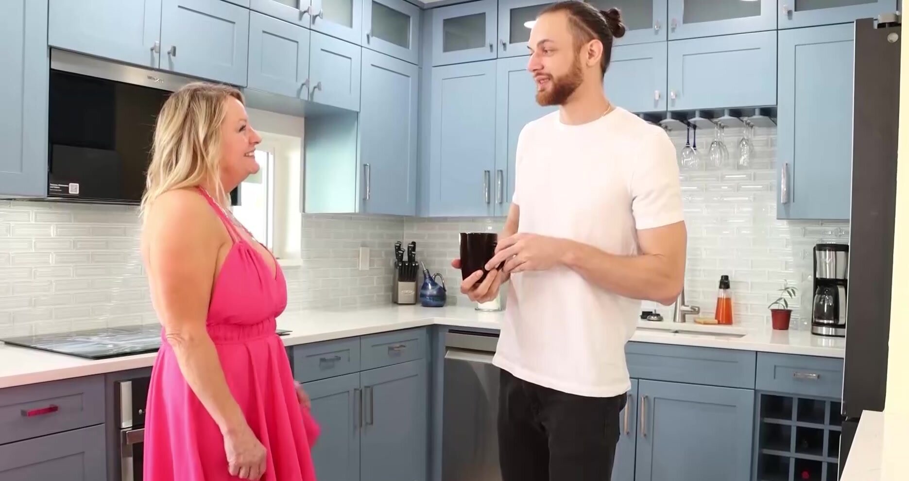 Dc Licious porn video – Kat Licious being the bustiest mature woman in the world