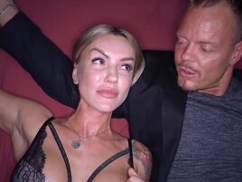 Stockings-wearing classy blonde broad gets ravaged