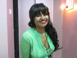 MILF with a great body is flaunting the goods on cam
