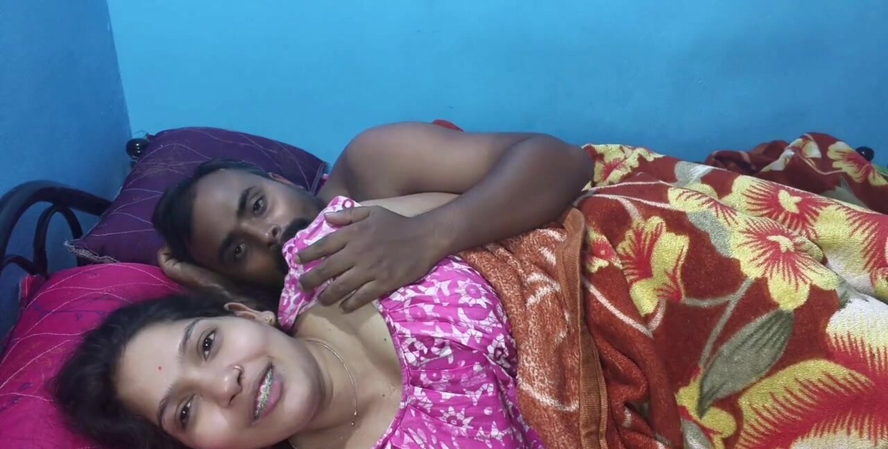 Bearded lad and his Desi wife decide to make a sex tape