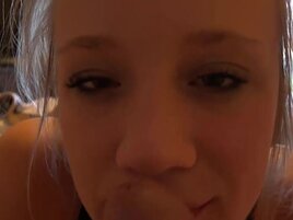 Vacationing blonde cutie gets her pussy smashed early