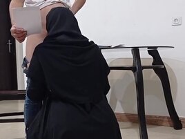 Iranian hoe drops to her knees to suck that fat dick