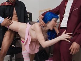 Jewelz Blu wants to fuck horny men in an office 3some