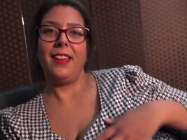 Cassy Hill sucks on her own nips and looks great
