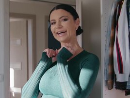 Thick bimbo Ania Kinski gets fucked after a photoshoot