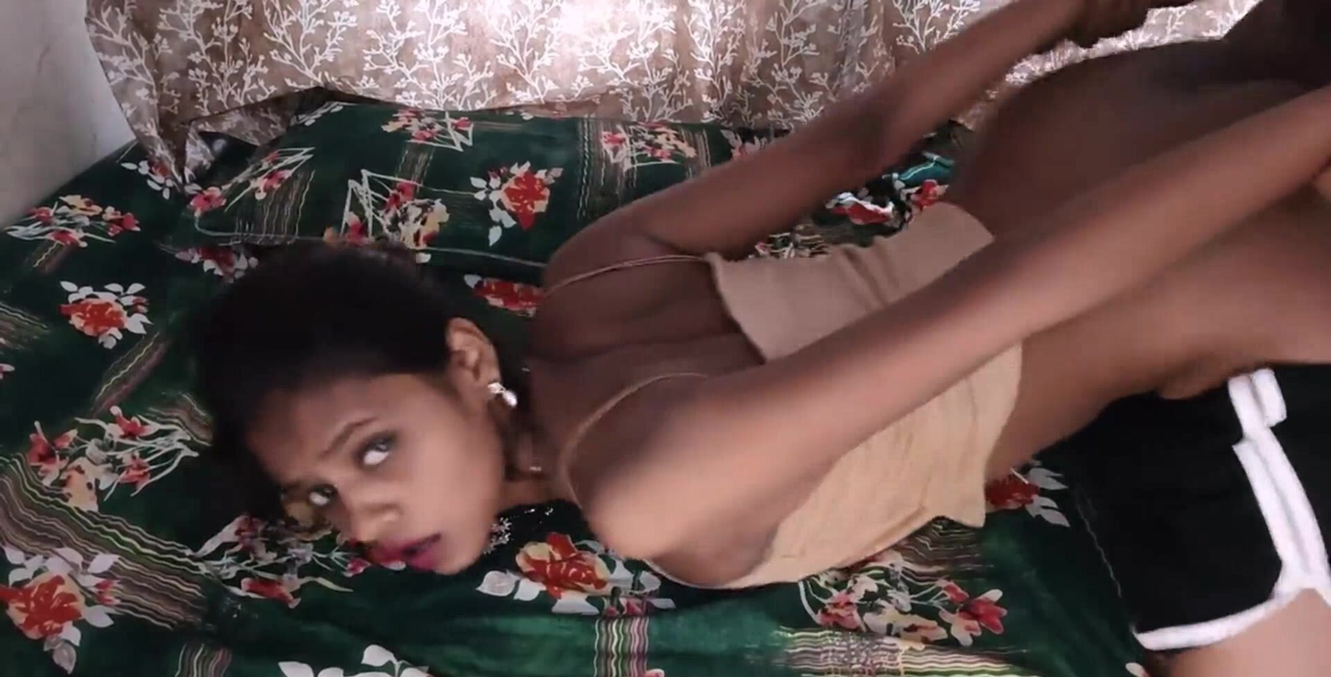 Void Bj porn video – Indian hottie gives a deepthroated BJ before sex