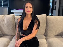 Sara Laureles eaten out and gives a deepthroated BJ