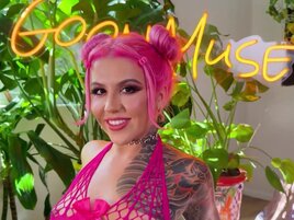 Luna Legend is oiled up and prepared for a big dong