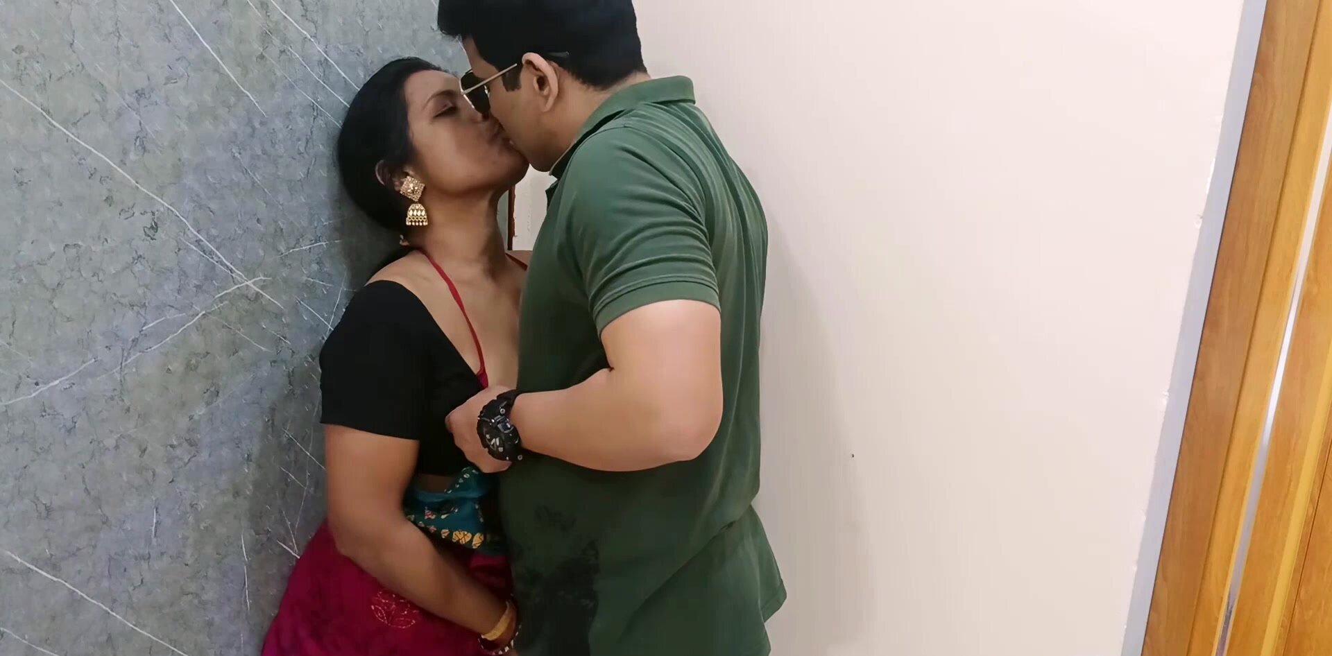 Indian babe with natural boobs has fun with her partner
