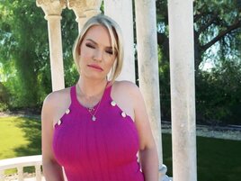 Rachael Cavalli using her amazing curves to make you hard