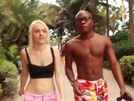 Lola Summers goes on a vacation to have lots of fun