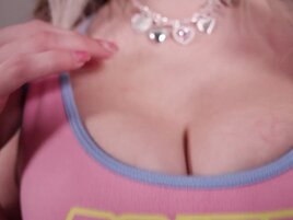 Alt babe Sunflower Doll is masturbating with a big toy