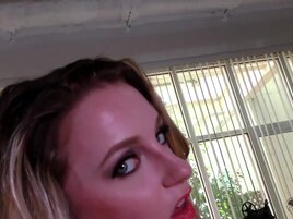 Face porn with a gorgeous blonde who takes care of dick