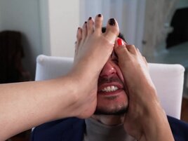 Foot fetish threesome with exotic babes on the couch